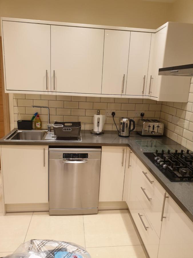 London Luxury Apartments 5 Min Walk From Ilford Station, With Free Parking Free Wifi Exterior photo