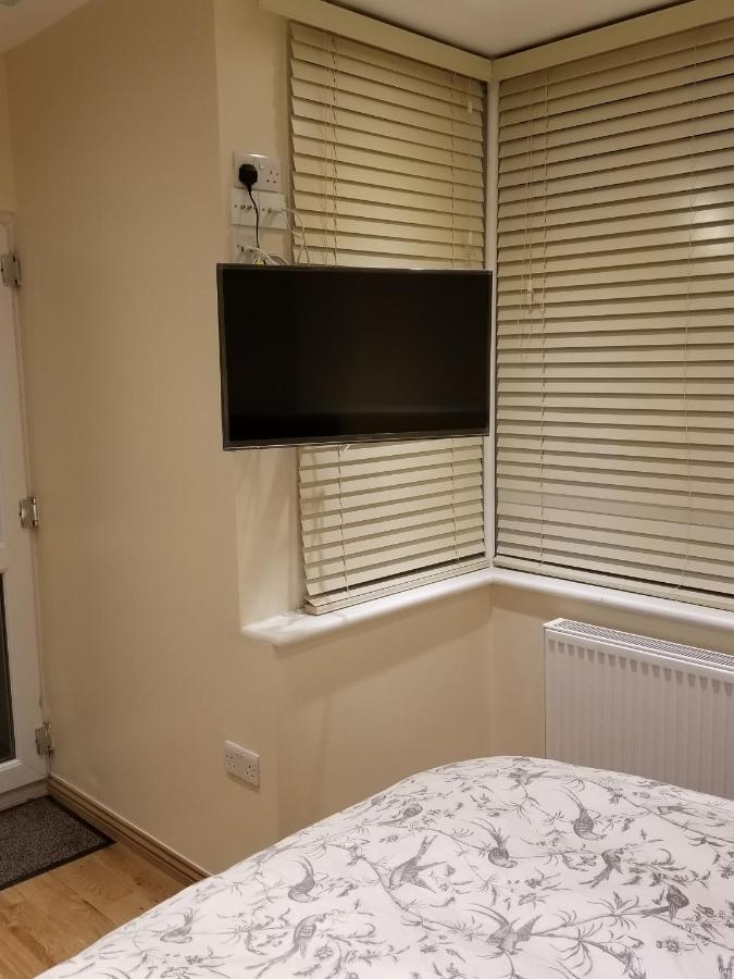 London Luxury Apartments 5 Min Walk From Ilford Station, With Free Parking Free Wifi Exterior photo