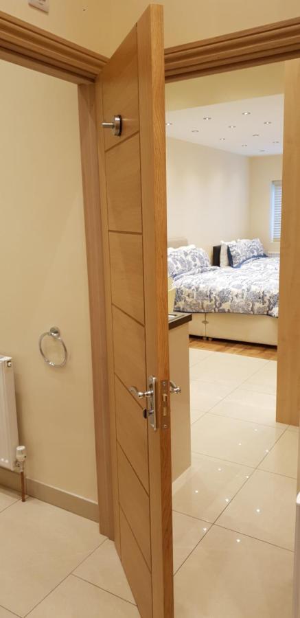 London Luxury Apartments 5 Min Walk From Ilford Station, With Free Parking Free Wifi Exterior photo
