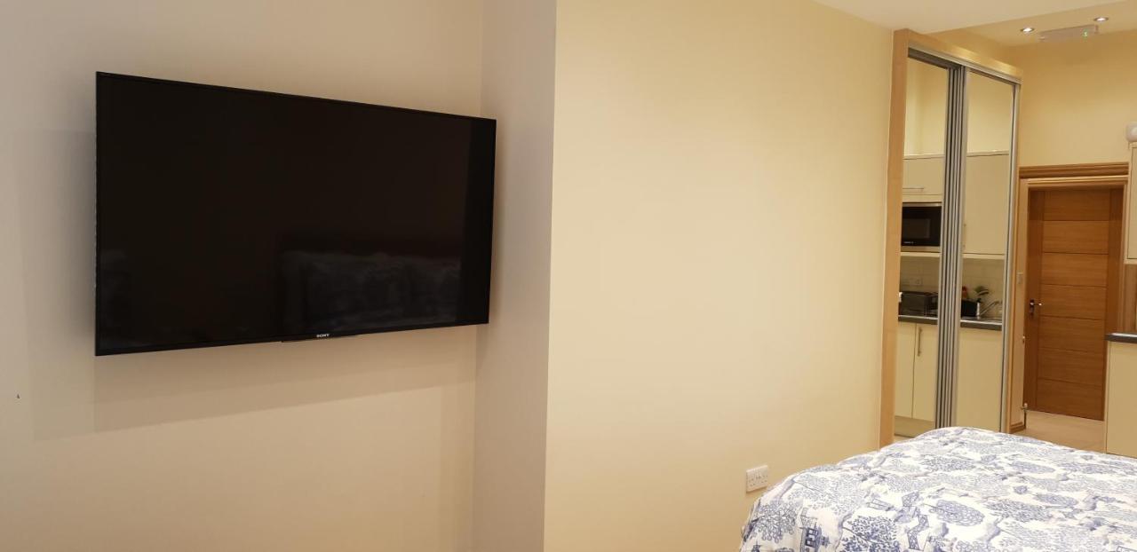 London Luxury Apartments 5 Min Walk From Ilford Station, With Free Parking Free Wifi Exterior photo