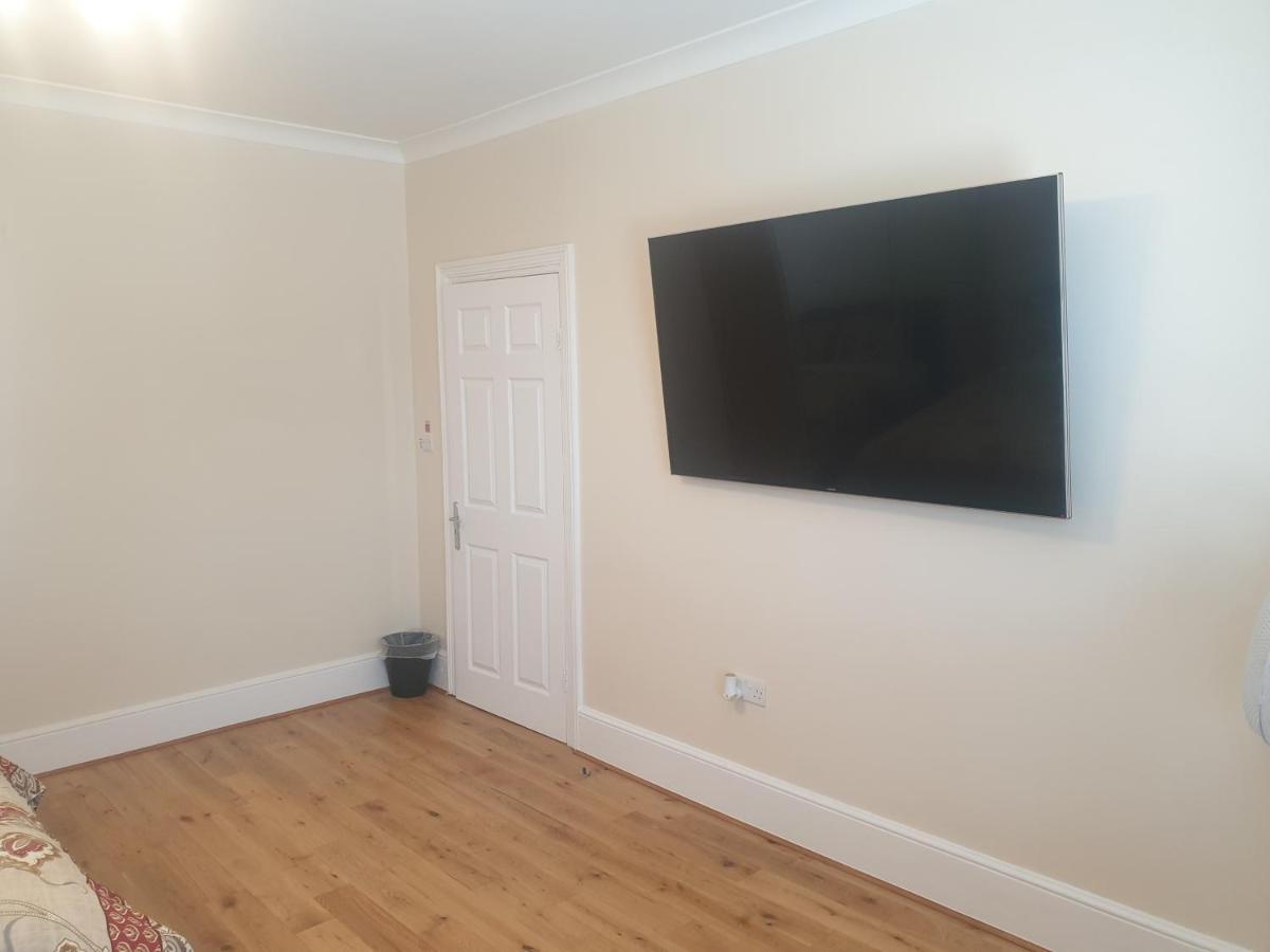 London Luxury Apartments 5 Min Walk From Ilford Station, With Free Parking Free Wifi Exterior photo