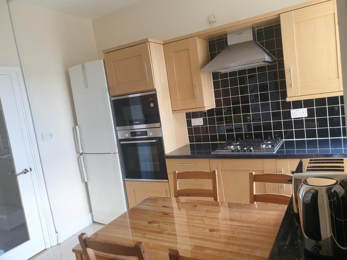London Luxury Apartments 5 Min Walk From Ilford Station, With Free Parking Free Wifi Exterior photo