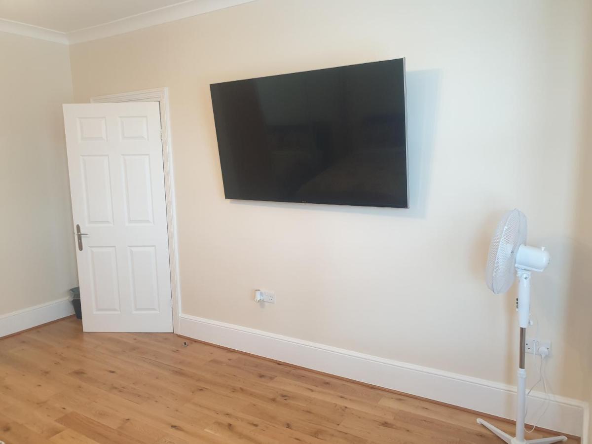 London Luxury Apartments 5 Min Walk From Ilford Station, With Free Parking Free Wifi Exterior photo
