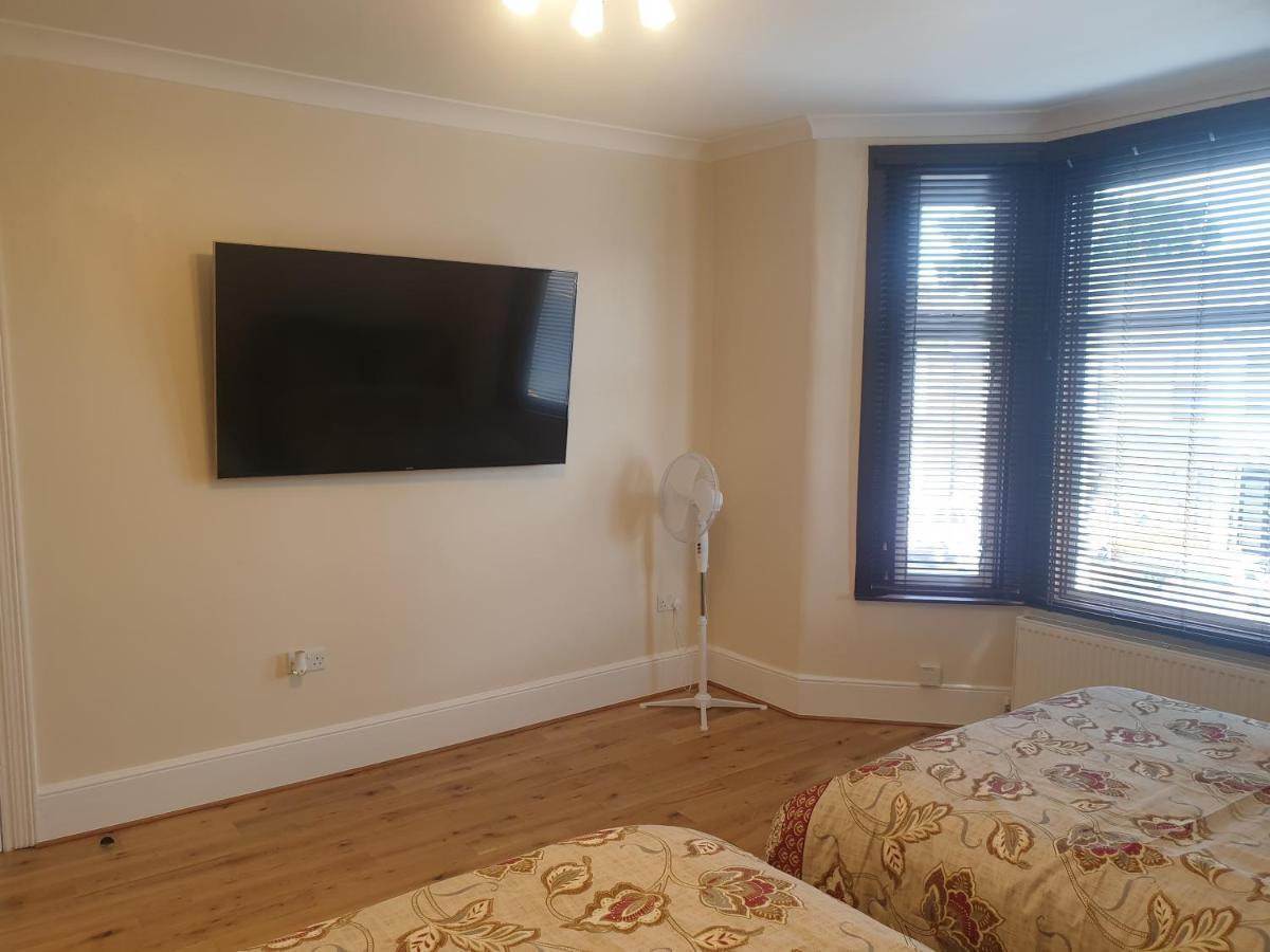 London Luxury Apartments 5 Min Walk From Ilford Station, With Free Parking Free Wifi Exterior photo