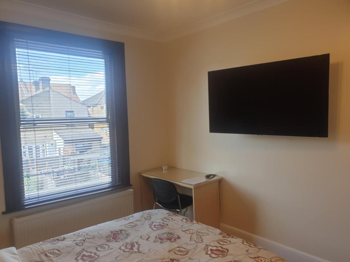 London Luxury Apartments 5 Min Walk From Ilford Station, With Free Parking Free Wifi Exterior photo